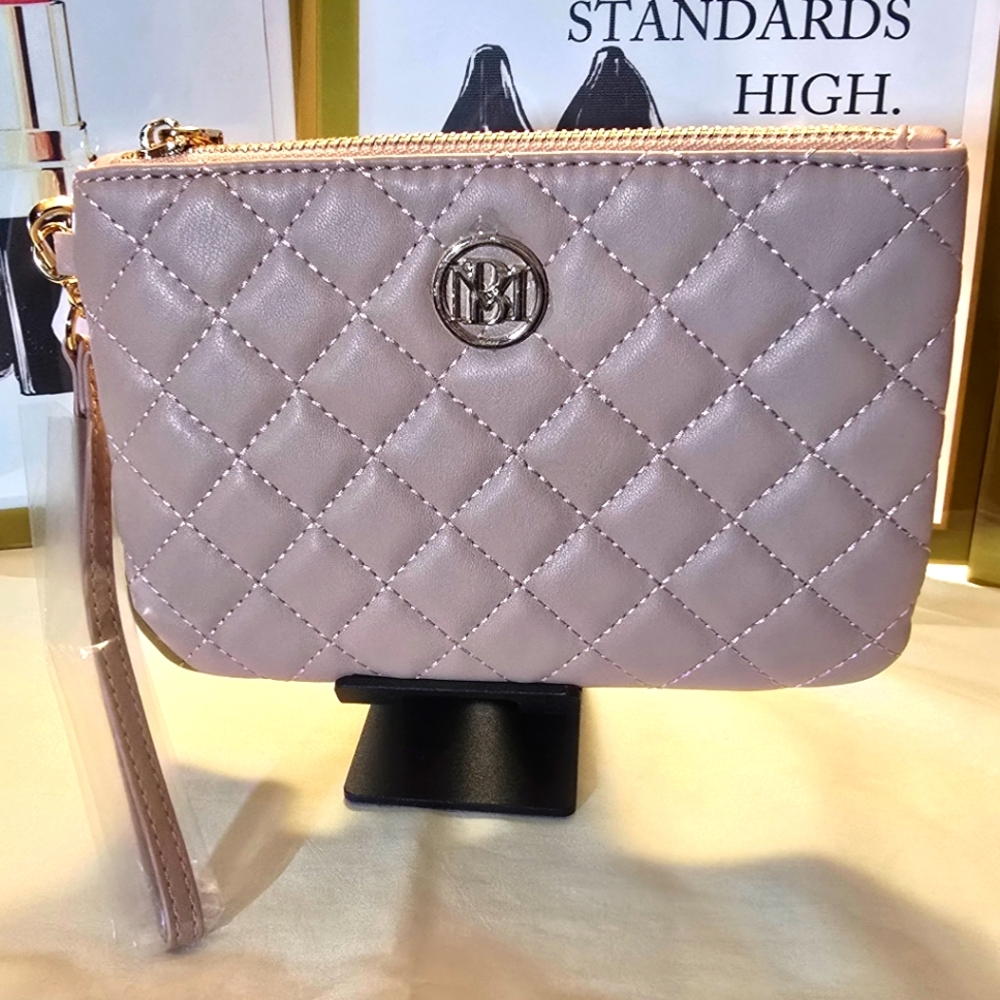 NWT 🧜♀️ Quilted Pink BADGLEY MISCHKA Wristlet 1 Interior Zip Pocket Zip Close